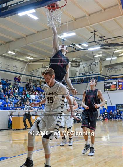 Thumbnail 1 in Piggott vs Charleston (AAA 3A 1st Round) photogallery.