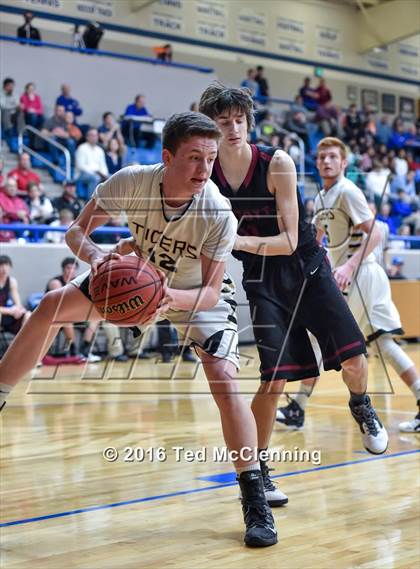 Thumbnail 1 in Piggott vs Charleston (AAA 3A 1st Round) photogallery.