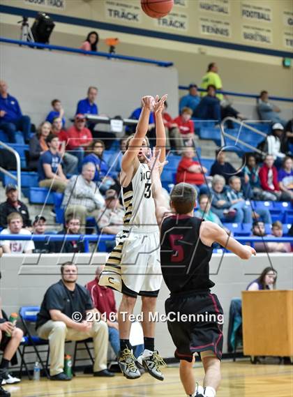 Thumbnail 1 in Piggott vs Charleston (AAA 3A 1st Round) photogallery.