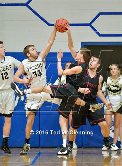 Thumbnail 3 in Piggott vs Charleston (AAA 3A 1st Round) photogallery.