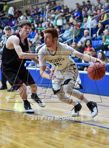 Thumbnail 2 in Piggott vs Charleston (AAA 3A 1st Round) photogallery.