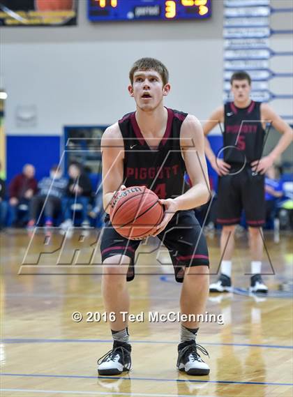 Thumbnail 1 in Piggott vs Charleston (AAA 3A 1st Round) photogallery.