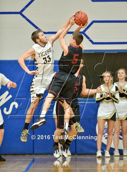 Thumbnail 2 in Piggott vs Charleston (AAA 3A 1st Round) photogallery.