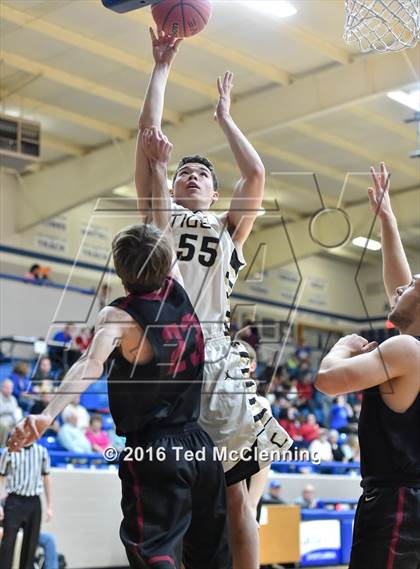 Thumbnail 2 in Piggott vs Charleston (AAA 3A 1st Round) photogallery.