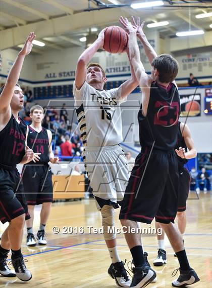 Thumbnail 2 in Piggott vs Charleston (AAA 3A 1st Round) photogallery.