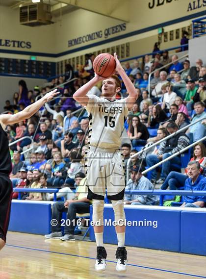 Thumbnail 3 in Piggott vs Charleston (AAA 3A 1st Round) photogallery.