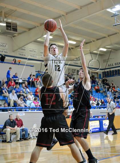 Thumbnail 2 in Piggott vs Charleston (AAA 3A 1st Round) photogallery.