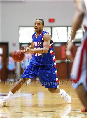 Thumbnail 3 in Dulles vs. Madison (UIL 5A Region 3 Final) photogallery.