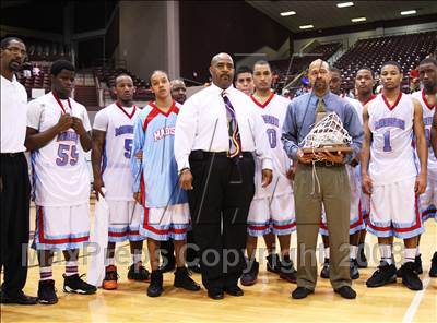 Thumbnail 1 in Dulles vs. Madison (UIL 5A Region 3 Final) photogallery.