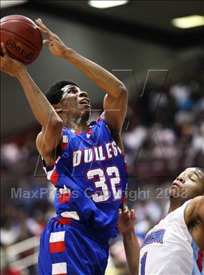 Thumbnail 2 in Dulles vs. Madison (UIL 5A Region 3 Final) photogallery.