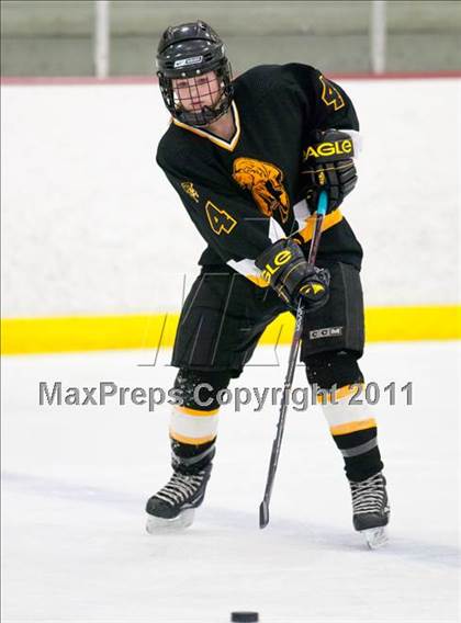 Thumbnail 2 in St. Croix Valley (River Falls) vs Eveleth-Gilbert (Schwan Cup) photogallery.
