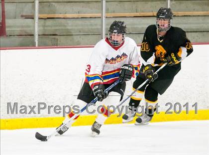 Thumbnail 2 in St. Croix Valley (River Falls) vs Eveleth-Gilbert (Schwan Cup) photogallery.