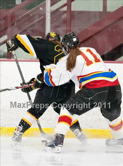 Thumbnail 1 in St. Croix Valley (River Falls) vs Eveleth-Gilbert (Schwan Cup) photogallery.