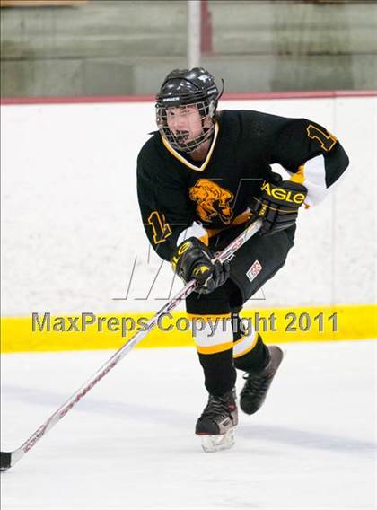 Thumbnail 1 in St. Croix Valley (River Falls) vs Eveleth-Gilbert (Schwan Cup) photogallery.