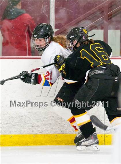 Thumbnail 2 in St. Croix Valley (River Falls) vs Eveleth-Gilbert (Schwan Cup) photogallery.