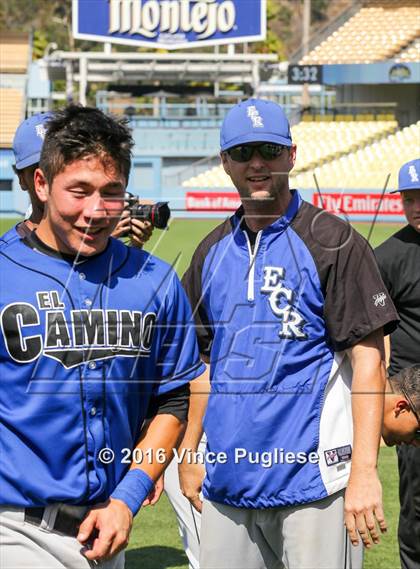 Thumbnail 3 in Chatsworth vs. El Camino Real (CIF L.A. City Section D1 Final) photogallery.