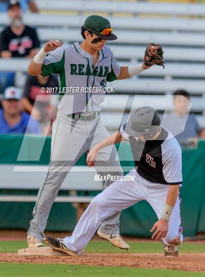 Thumbnail 2 in Reagan vs Churchill (UIL 6A Regional Final) photogallery.