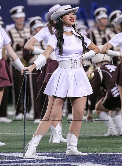 Thumbnail 3 in Ennis vs Frisco (UIL 4A Regional Playoff) photogallery.