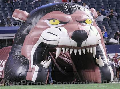 Thumbnail 2 in Ennis vs Frisco (UIL 4A Regional Playoff) photogallery.