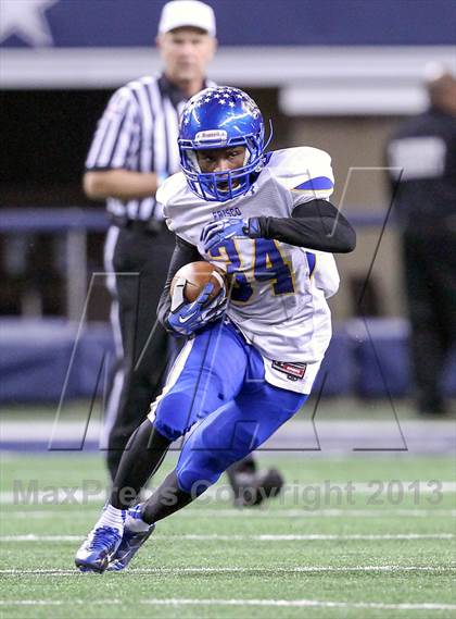 Thumbnail 1 in Ennis vs Frisco (UIL 4A Regional Playoff) photogallery.