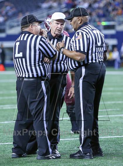 Thumbnail 3 in Ennis vs Frisco (UIL 4A Regional Playoff) photogallery.