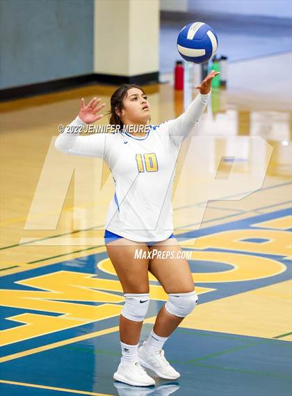 Thumbnail 1 in Newark Memorial vs Mission San Jose photogallery.