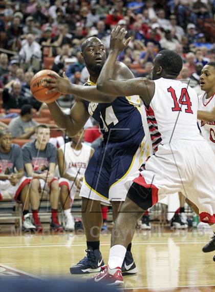 Thumbnail 3 in Terry vs. Arlington Heights (UIL4A Semifinal) photogallery.