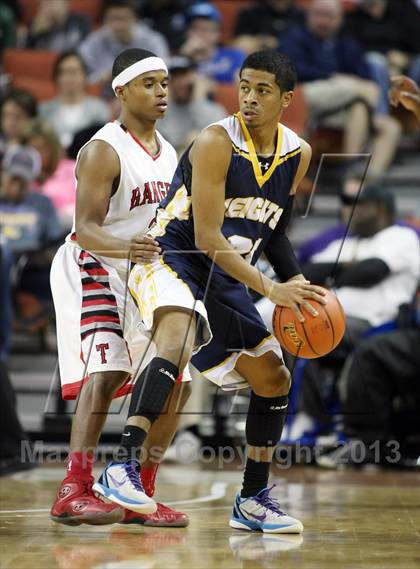 Thumbnail 3 in Terry vs. Arlington Heights (UIL4A Semifinal) photogallery.