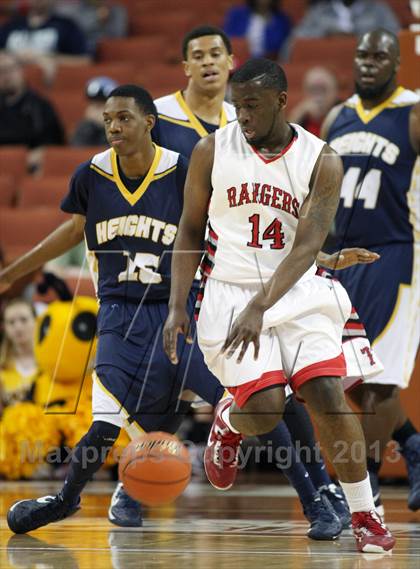 Thumbnail 2 in Terry vs. Arlington Heights (UIL4A Semifinal) photogallery.