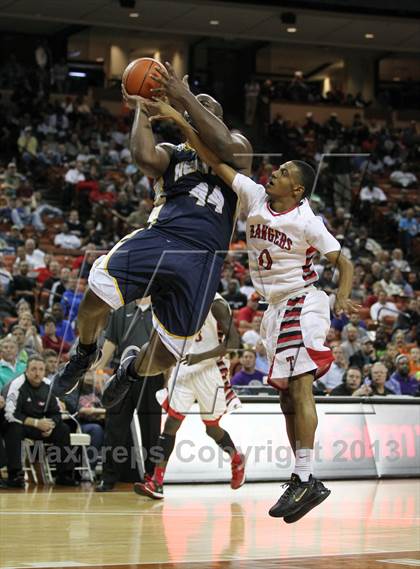 Thumbnail 3 in Terry vs. Arlington Heights (UIL4A Semifinal) photogallery.