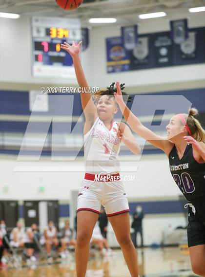 Thumbnail 3 in Riverton vs. East (Charger Winter Classic) photogallery.