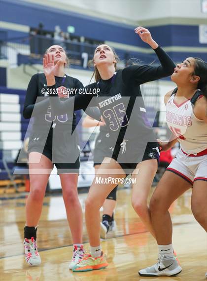 Thumbnail 3 in Riverton vs. East (Charger Winter Classic) photogallery.
