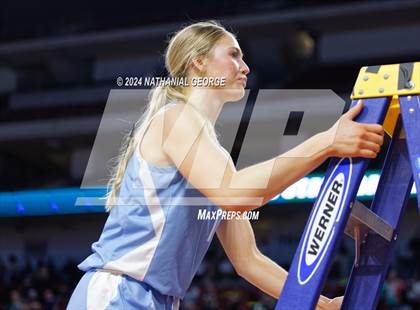 Thumbnail 3 in Skutt Catholic vs. Elkhorn North (NSAA Class B Final) photogallery.