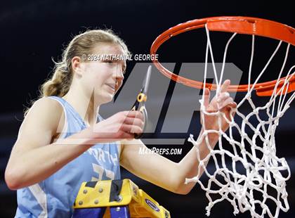 Thumbnail 2 in Skutt Catholic vs. Elkhorn North (NSAA Class B Final) photogallery.