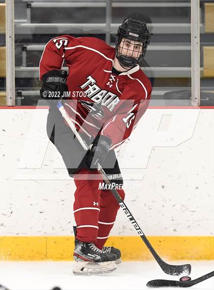 Thumbnail 3 in Tabor vs. Frederick Gunn (Avon Christmas Classic 3rd Place) photogallery.