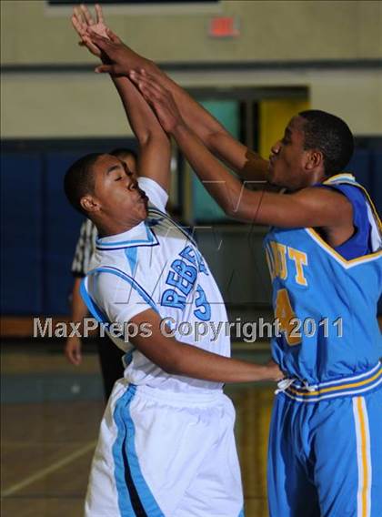 Thumbnail 2 in Walnut vs. Quartz Hill (CIF SS Playoffs) photogallery.