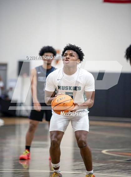Thumbnail 1 in Flint Hill vs. Hillside (Battle in the Bull Invitational) photogallery.