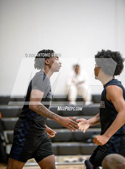 Thumbnail 1 in Flint Hill vs. Hillside (Battle in the Bull Invitational) photogallery.