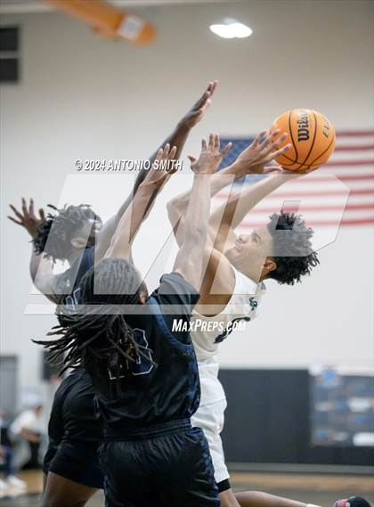 Thumbnail 1 in Flint Hill vs. Hillside (Battle in the Bull Invitational) photogallery.