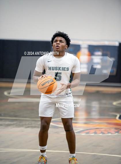 Thumbnail 1 in Flint Hill vs. Hillside (Battle in the Bull Invitational) photogallery.