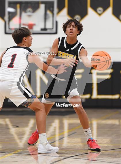 Thumbnail 2 in Santa Fe Christian vs. Temecula Valley (Buccaneers Thanksgiving Classic) photogallery.