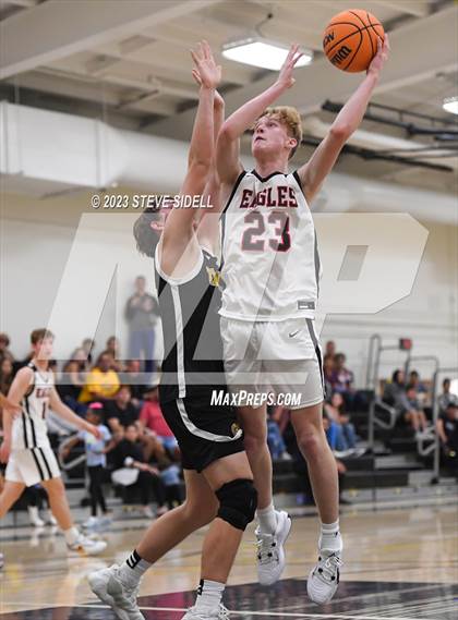 Thumbnail 3 in Santa Fe Christian vs. Temecula Valley (Buccaneers Thanksgiving Classic) photogallery.