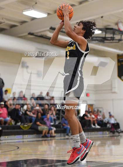 Thumbnail 3 in Santa Fe Christian vs. Temecula Valley (Buccaneers Thanksgiving Classic) photogallery.