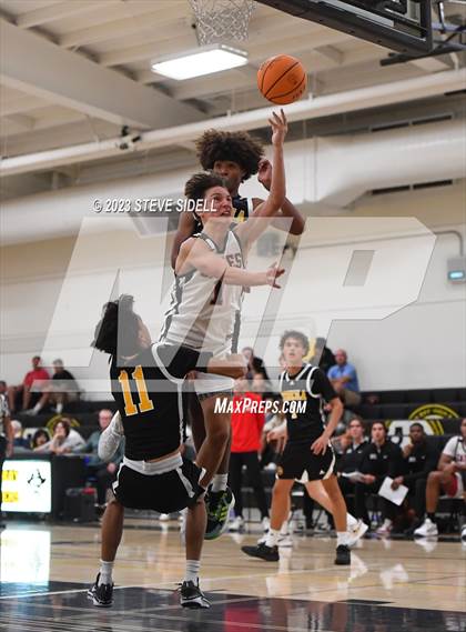 Thumbnail 3 in Santa Fe Christian vs. Temecula Valley (Buccaneers Thanksgiving Classic) photogallery.