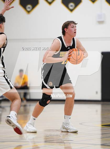 Thumbnail 3 in Santa Fe Christian vs. Temecula Valley (Buccaneers Thanksgiving Classic) photogallery.