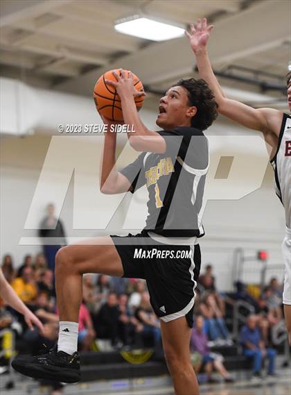 Thumbnail 3 in Santa Fe Christian vs. Temecula Valley (Buccaneers Thanksgiving Classic) photogallery.