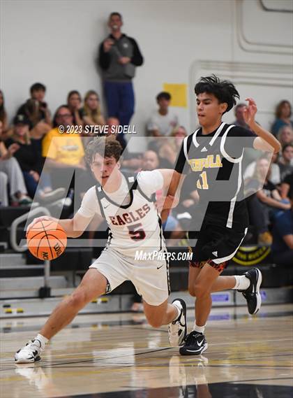 Thumbnail 3 in Santa Fe Christian vs. Temecula Valley (Buccaneers Thanksgiving Classic) photogallery.