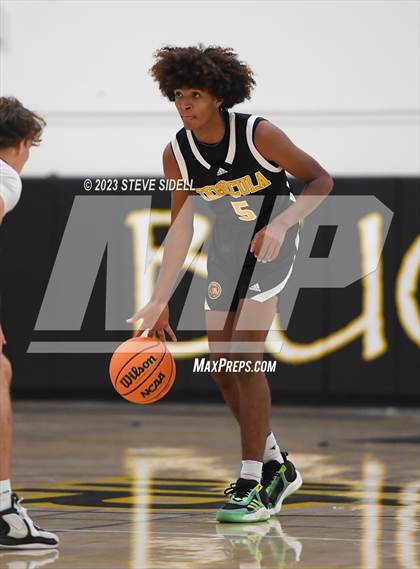Thumbnail 2 in Santa Fe Christian vs. Temecula Valley (Buccaneers Thanksgiving Classic) photogallery.