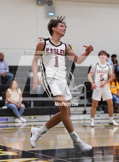 Thumbnail 3 in Santa Fe Christian vs. Temecula Valley (Buccaneers Thanksgiving Classic) photogallery.