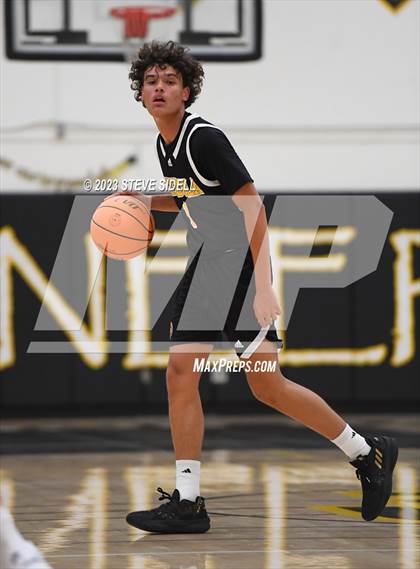 Thumbnail 2 in Santa Fe Christian vs. Temecula Valley (Buccaneers Thanksgiving Classic) photogallery.